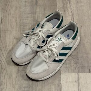Adidas Forest Grove sz 10